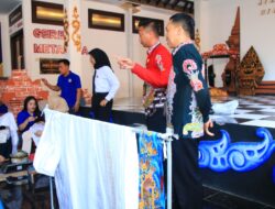 Hari Batik Nasional, Warga Binaan Lapas Banyuwangi Berbagi Ilmu Membatik kepada Masyarakat