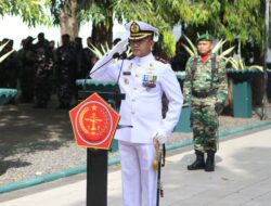 Ziarah Nasional di TMP Banyuwangi Peringati HUT ke-80 TNI, Danlanal Letkol Laut (P) Muhammad Puji Santoso, M.Sc., Bertindak Selaku Inspektur Upacara