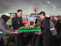 Kapolres Jember Beri Kejutan di HUT TNI ke-80, Simbol Soliditas TNI-Polri yang Tak Tergoyahkan