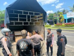 Polresta Banyuwangi Gagalkan Pengiriman 1.800 Botol Arak Ilegal di Jalan Raya Kabat