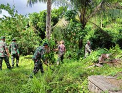 Sinergi Anggota Koramil 0825/04 Genteng-Warga Terjalin Erat, Gotong Royong Ciptakan Desa Bersih