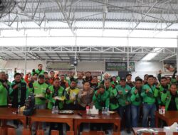 Kapolres Bojonegoro Beri Bantuan Komunitas Ojol Ajak Jaga Kamtibmas