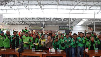 Kapolres Bojonegoro Beri Bantuan Komunitas Ojol Ajak Jaga Kamtibmas