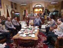 Jajaran Divhumas Polri Laksanakan Anjangsana ke Jend. Pol (Purn) Da’i Bachtiar