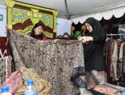 Pemkab Banyuwangi dan OJK Dorong Literasi Keuangan Masyarakat Lewat Batik Festival