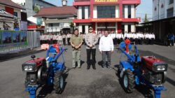 Kapolres Jember Serahkan Dua Unit Traktor untuk Dukung Swasembada Pangan Nasional 2025