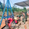 Bersatu Demi Akses Lebih Mudah, TNI dan Warga Gotong Royong Bangun Jembatan Gantung
