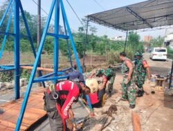 Bersatu Demi Akses Lebih Mudah, TNI dan Warga Gotong Royong Bangun Jembatan Gantung