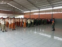 Babinsa Cluring Sertu Nurul Huda Gelar Kegiatan Wawasan Kebangsaan dan Pelatihan PBB di Aula Waterpack Cluring