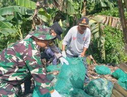 Babinsa Sertu Sutriyadi Turun Tangan Bersihkan Sungai di Siliragung: Wujud Sinergi TNI, Sungai Watch, dan Warga Jaga Lingkungan