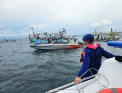 Satpolairud Polresta Banyuwangi Amankan Gebyar Petik Laut 2025 di Selat Bali