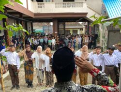 Semarak Hari Pahlawan di MTs Maulana Ishaq: Teaterikalisasi Puisi OSIM Bikin Haru dan Bangga