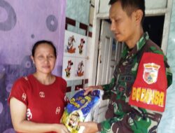Babinsa Desa Alasmalang Berikan Bantuan Pangan kepada Warga Desa Alasmalang