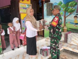 Babinsa Koramil Songgon Amankan Distribusi 3.430 Porsi Makan Bergizi Gratis, 34 Sekolah Terlayani dalam Operasi Presisi