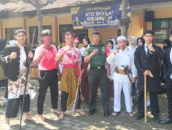 Serunya Teater Hari Pahlawan di MAN 4 Banyuwangi, Babinsa Sertu Bambang Turun Langsung Pantau Semangat Patriotisme Siswa