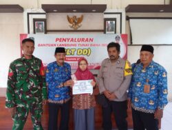 Babinsa Rejosari Dampingi Penyaluran BLT DD, Pastikan Tepat Sasaran dan Aman