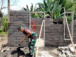 Guyub di Kepundungan, Babinsa Sertu Eko Ramiyanto Turun Tangan Bangun Rumah Warga