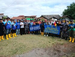 Posal Muncar, Sungai Watch, dan Forkopimka Gelar Big Clean Up di Pantai Sampangan