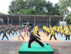 Senam Bersama Persit KCK Cabang XXXIX Warnai Pagi Ceria di Makodim 0825 Banyuwangi