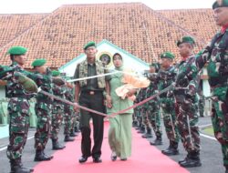 Upacara Pedang Pora Kodim 0825 Banyuwangi Hormati Purna Tugas Mayor Arm Sutoyo