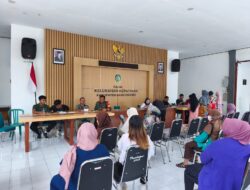 318 Warga Kepatihan Terima BLTS, Babinsa Kelurahan Kepatihan Serka Rachmat Hidayat Pastikan Penyaluran Aman dan Tertib