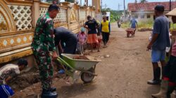 Babinsa Kalibaru Manis Pimpin Kerja Bakti Bersihkan Drainase untuk Antisipasi Banjir
