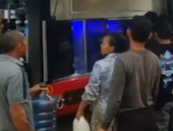 Polri Hadirkan Air Bersih Warga Terdampak Bencana Banjir di Sumatera