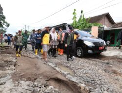 Cek Banjir Muncar, Bupati Ipuk Instruksikan Segera Bersihkan Drainase dari Sampah