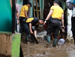 Polres Jember Terjunkan Personel Bantu Warga Terdampak Banjir