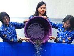 Dukung Ketahanan Pangan dan Optimalkan Pembinaan Kemandirian, Lapas Banyuwangi Tebar 5.000 Bibit Lele