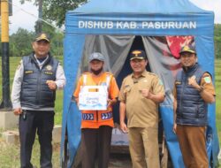 Bansos Dishub Kabupaten Pasuruan Bagikan Ratusan Paket Bingkisan Kepada Relawan Palang Pintu KA