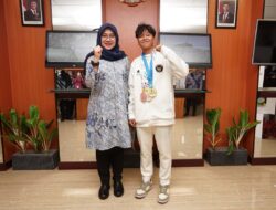 Saat Bupati Ipuk Bertemu Atlet Hoki Putri Banyuwangi Peraih Dua Medali SEA Games 2025