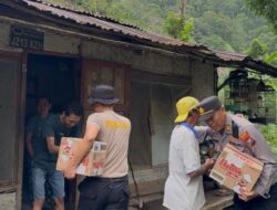 Aksi Nekat! Polres Jember & Komunitas Offroad Gasak Jalan Terjal Demi Bagi Sembako ke Desa Terpencil