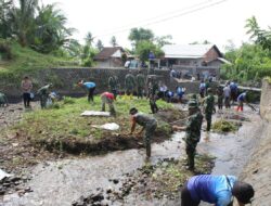 Dandim 0825 Banyuwangi Pimpin Karya Bakti Pembersihan Sungai, Koramil 0825-21 Kalipuro Turut Serta