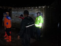 Polres Probolinggo Gerak Cepat Bantu Warga Terdampak Banjir di Tiris