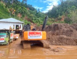 Polri Maksimalkan Bantuan dengan Kerahkan Alat Berat, Percepat Pemulihan Bencana di Sumatra