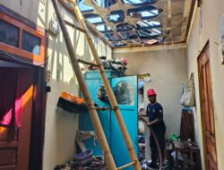 Diduga Kompor Lupa Dimatikan, Rumah Warga Kertosari Banyuwangi Terbakar