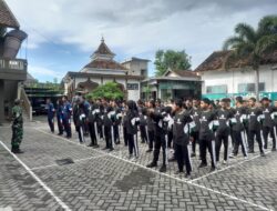 Koramil 0825-11/Pesanggaran Melaksanakan Pembinaan Mental dan Fisik Pelajar SMK PGRI Pesanggaran