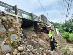 Jembatan Alasbulu Ambrol, Polisi Berlakukan Pembatasan Kendaraan di Jalur Pantura Banyuwangi–Situbondo