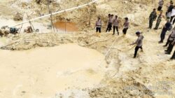 Polri Gerak Cepat Evakuasi Kecelakaan Kerja Masyarakat Yang Tertimbun Longsor