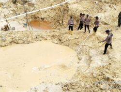 Polri Gerak Cepat Evakuasi Kecelakaan Kerja Masyarakat Yang Tertimbun Longsor