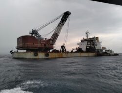 Satpolairud Polresta Banyuwangi Amankan Persiapan Pengangkatan Bangkai KMP Tunu Pratama Jaya