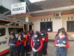 Siapkan Relawan Muda Tangguh, PMR Madya SMPN 9 Jember Gelar Diksar Pertolongan Pertama di Markas PMI