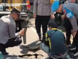 Polsek Banyuwangi Gelar Sosialisasi dan Penambalan Jalan Berlubang di Titik Rawan Kecelakaan