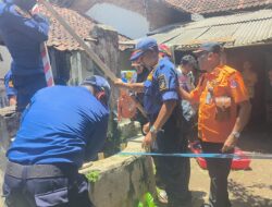 Pria Lansia Terjatuh ke Sumur Sedalam 15 Meter di Blimbingsari, Damkarmat Banyuwangi Lakukan Evakuasi