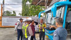 Untuk Keselamatan, Polres Lamongan Ramp Check Bus Pariwisata Jelang Harlah NU