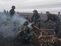 Camat Kencong Gandeng Muspika dan Lembaga Pendidikan Gelar Aksi Bersih Pantai Paseban
