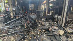 Kebakaran Kios dan Rumah di Pasar Tiga Berlian Banyuwangi, Damkarmat Bergerak Cepat Padamkan Api