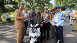 Polres Magetan Berbagi Bunga dan Es Krim di Operasi Keselamatan Semeru 2026