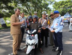 Polres Magetan Berbagi Bunga dan Es Krim di Operasi Keselamatan Semeru 2026